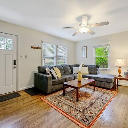 Cozy 3 Bedroom Cottage With Huge Fenced-In Yard ราลลี ภายนอก รูปภาพ
