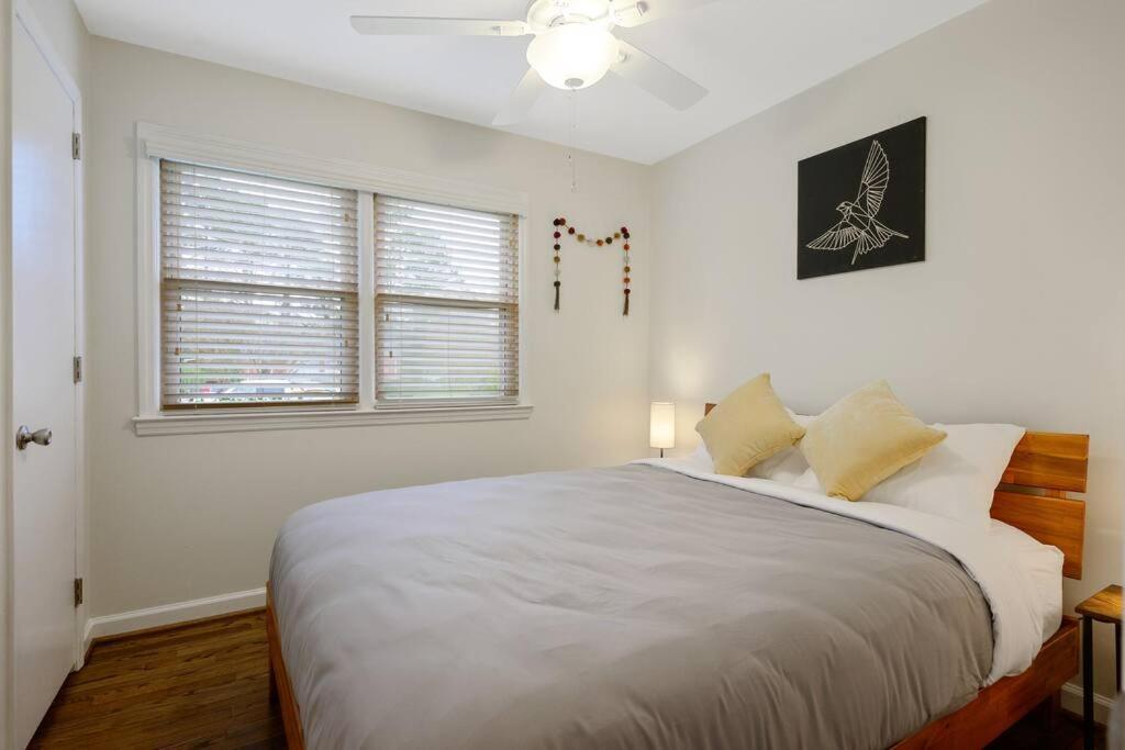 Cozy 3 Bedroom Cottage With Huge Fenced-In Yard ราลลี ภายนอก รูปภาพ